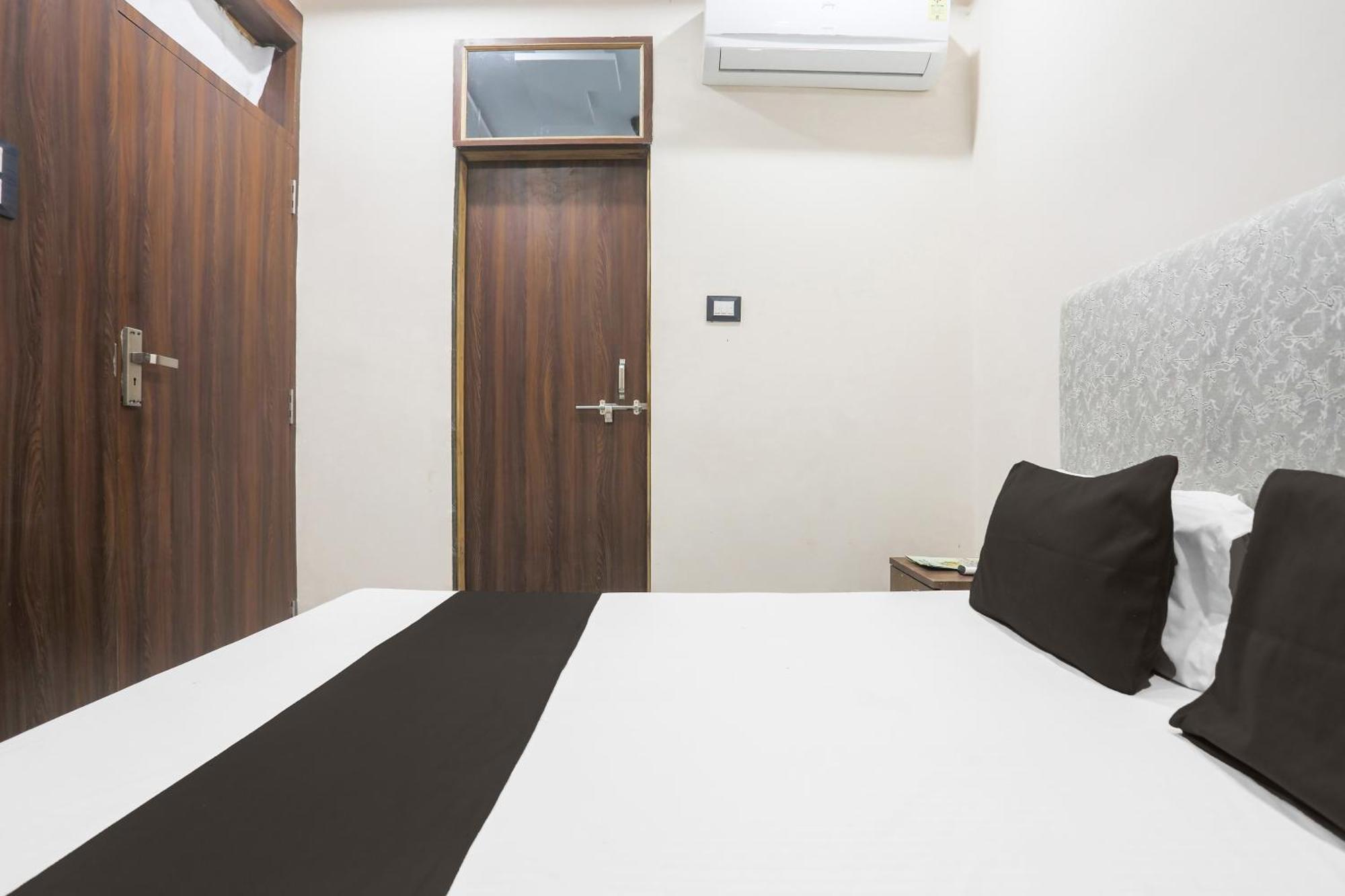 Hotel O S Grand Allāhābād Junction エクステリア 写真